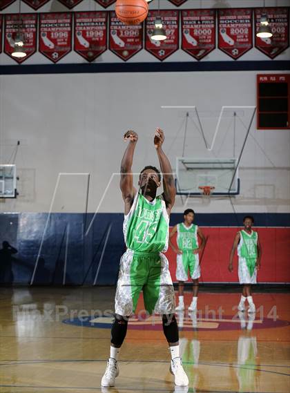 Thumbnail 2 in Salesian vs. Dorsey  (Lancers Hoops Classic Showcase) photogallery.