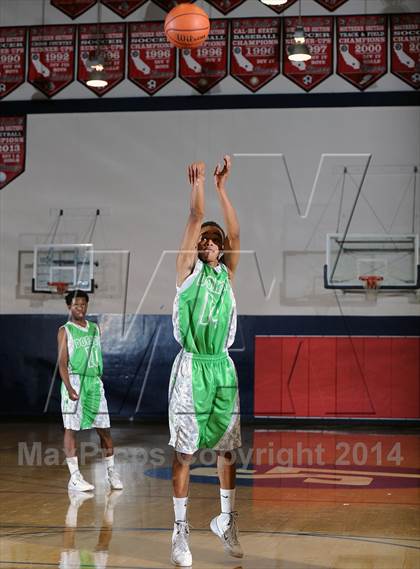 Thumbnail 2 in Salesian vs. Dorsey  (Lancers Hoops Classic Showcase) photogallery.