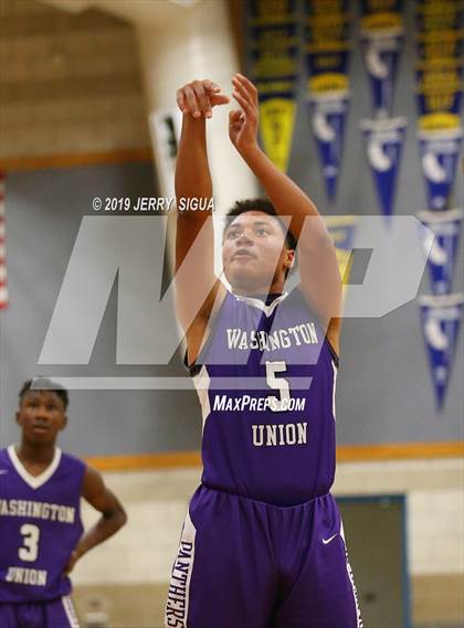 Thumbnail 2 in Roseville vs. Washington Union (NorCal Tip Off) photogallery.