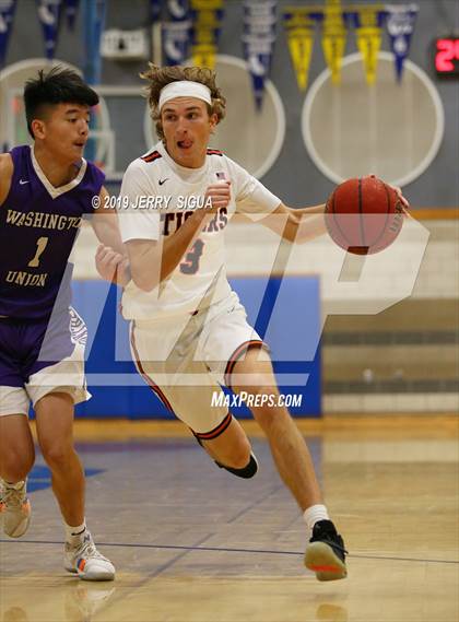 Thumbnail 3 in Roseville vs. Washington Union (NorCal Tip Off) photogallery.