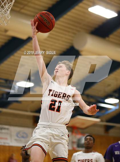 Thumbnail 3 in Roseville vs. Washington Union (NorCal Tip Off) photogallery.