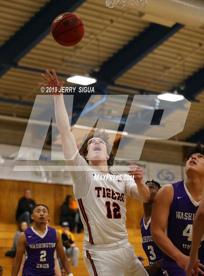 Thumbnail 2 in Roseville vs. Washington Union (NorCal Tip Off) photogallery.