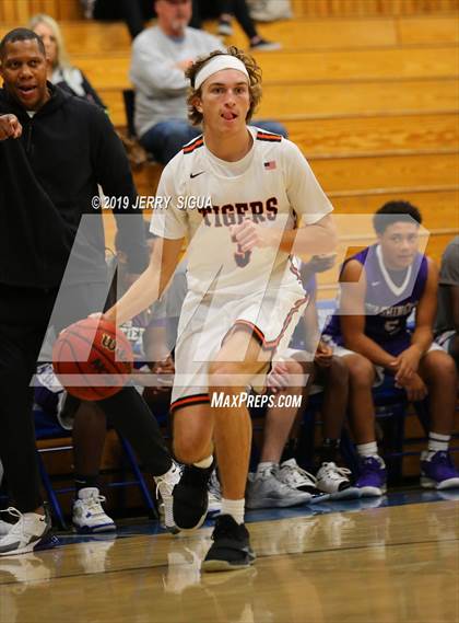 Thumbnail 1 in Roseville vs. Washington Union (NorCal Tip Off) photogallery.