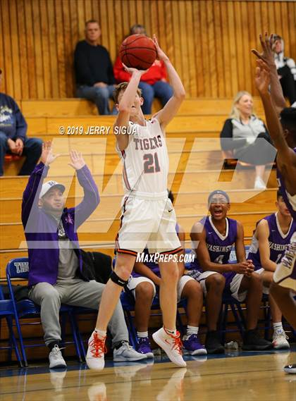 Thumbnail 2 in Roseville vs. Washington Union (NorCal Tip Off) photogallery.