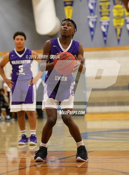 Thumbnail 2 in Roseville vs. Washington Union (NorCal Tip Off) photogallery.