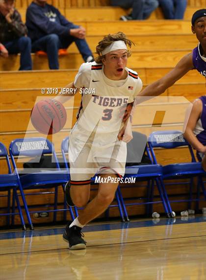Thumbnail 2 in Roseville vs. Washington Union (NorCal Tip Off) photogallery.