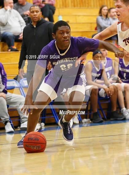 Thumbnail 2 in Roseville vs. Washington Union (NorCal Tip Off) photogallery.