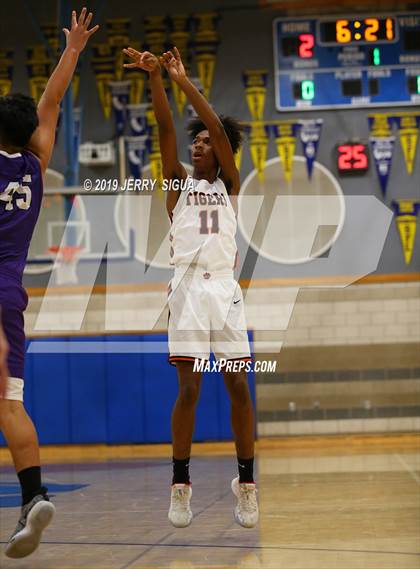 Thumbnail 3 in Roseville vs. Washington Union (NorCal Tip Off) photogallery.