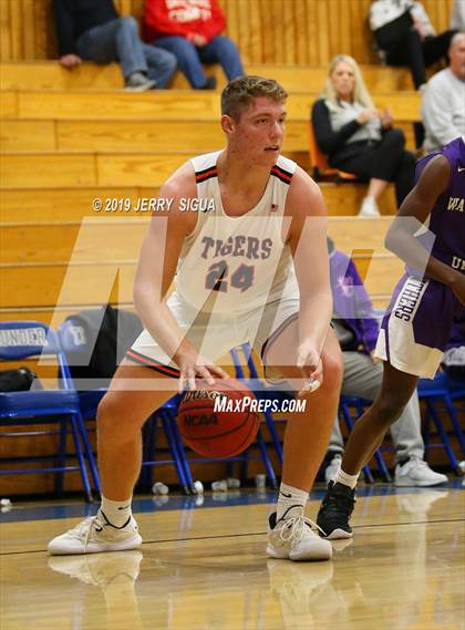 Thumbnail 3 in Roseville vs. Washington Union (NorCal Tip Off) photogallery.
