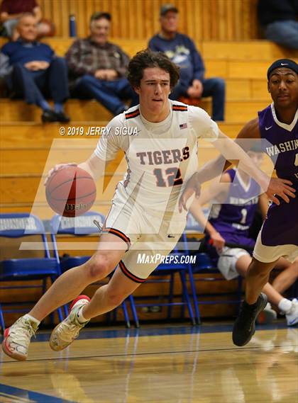 Thumbnail 3 in Roseville vs. Washington Union (NorCal Tip Off) photogallery.