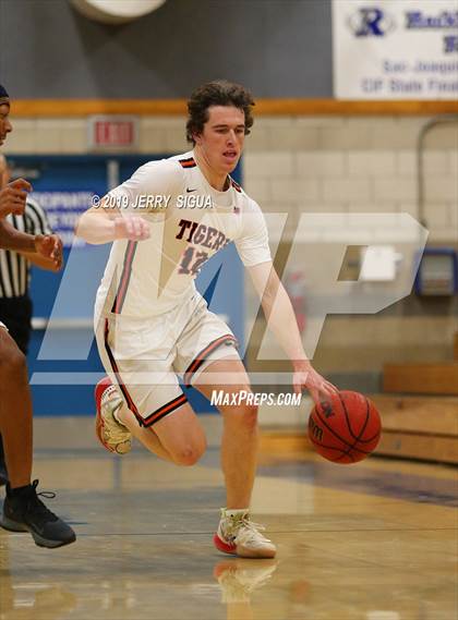 Thumbnail 2 in Roseville vs. Washington Union (NorCal Tip Off) photogallery.