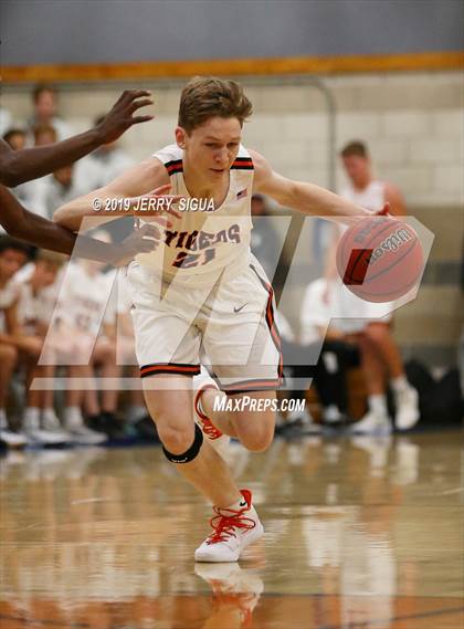 Thumbnail 3 in Roseville vs. Washington Union (NorCal Tip Off) photogallery.