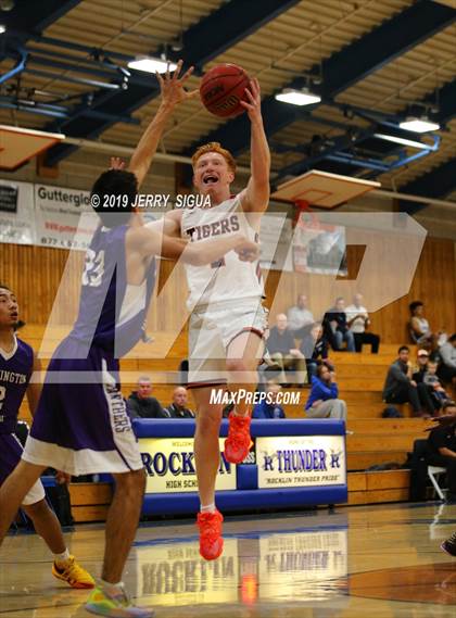 Thumbnail 1 in Roseville vs. Washington Union (NorCal Tip Off) photogallery.
