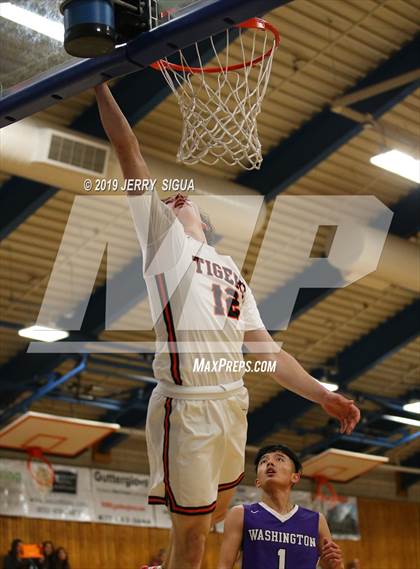 Thumbnail 2 in Roseville vs. Washington Union (NorCal Tip Off) photogallery.