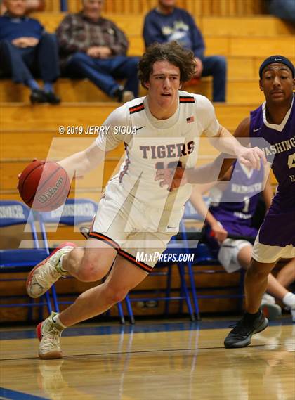 Thumbnail 2 in Roseville vs. Washington Union (NorCal Tip Off) photogallery.