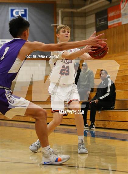 Thumbnail 3 in Roseville vs. Washington Union (NorCal Tip Off) photogallery.