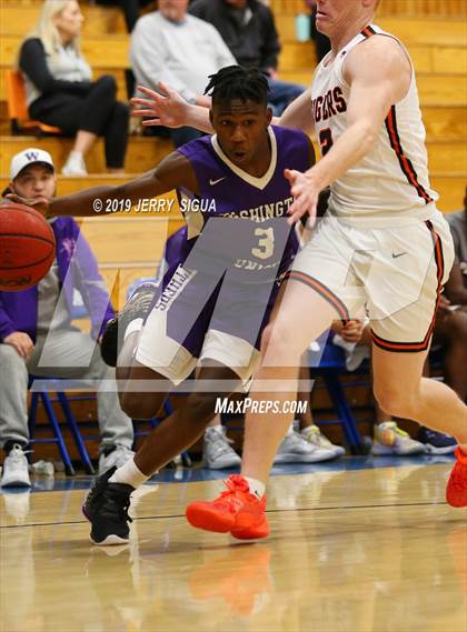 Thumbnail 1 in Roseville vs. Washington Union (NorCal Tip Off) photogallery.