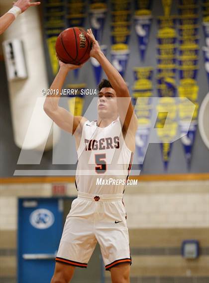 Thumbnail 2 in Roseville vs. Washington Union (NorCal Tip Off) photogallery.
