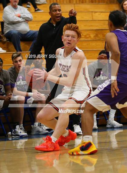 Thumbnail 1 in Roseville vs. Washington Union (NorCal Tip Off) photogallery.