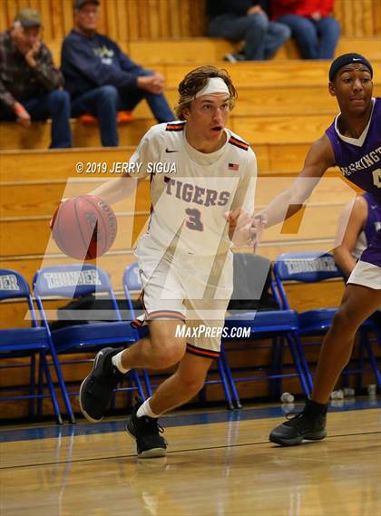 Thumbnail 3 in Roseville vs. Washington Union (NorCal Tip Off) photogallery.