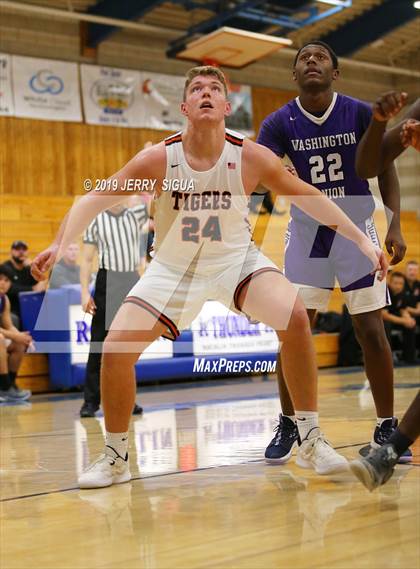 Thumbnail 3 in Roseville vs. Washington Union (NorCal Tip Off) photogallery.