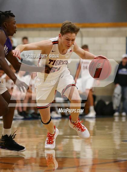Thumbnail 1 in Roseville vs. Washington Union (NorCal Tip Off) photogallery.