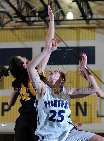 Thumbnail 1 in Solanco vs. Lampeter-Strasburg photogallery.