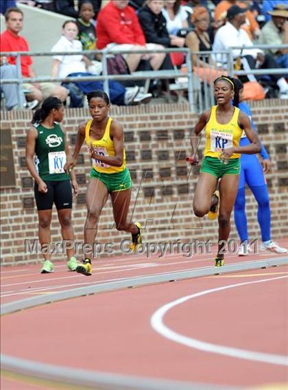 Thumbnail 3 in 117th Penn Relays (Girls 4x100m Small School Heats 25-37)  photogallery.