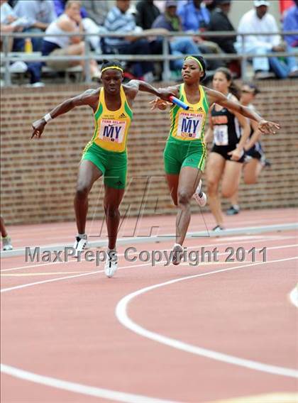 Thumbnail 2 in 117th Penn Relays (Girls 4x100m Small School Heats 25-37)  photogallery.