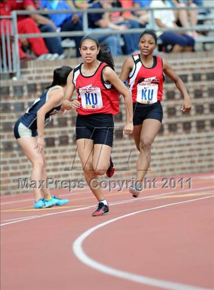 Thumbnail 2 in 117th Penn Relays (Girls 4x100m Small School Heats 25-37)  photogallery.