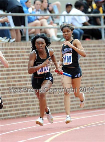 Thumbnail 3 in 117th Penn Relays (Girls 4x100m Small School Heats 25-37)  photogallery.