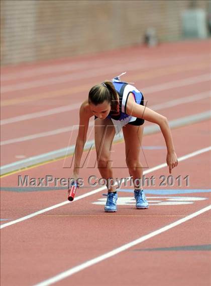 Thumbnail 2 in 117th Penn Relays (Girls 4x100m Small School Heats 25-37)  photogallery.
