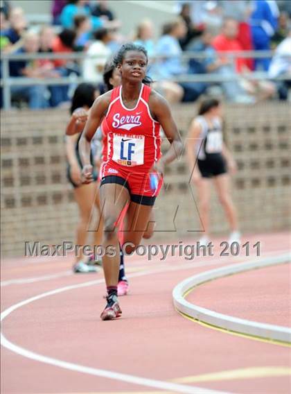 Thumbnail 2 in 117th Penn Relays (Girls 4x100m Small School Heats 25-37)  photogallery.
