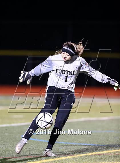 Thumbnail 2 in Foothill vs. San Ramon Valley (CIF NCS D1 Quarterfinal) photogallery.
