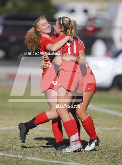 Thumbnail 2 in Truckee vs. Boulder City (NIAA 3A Semifinal) photogallery.
