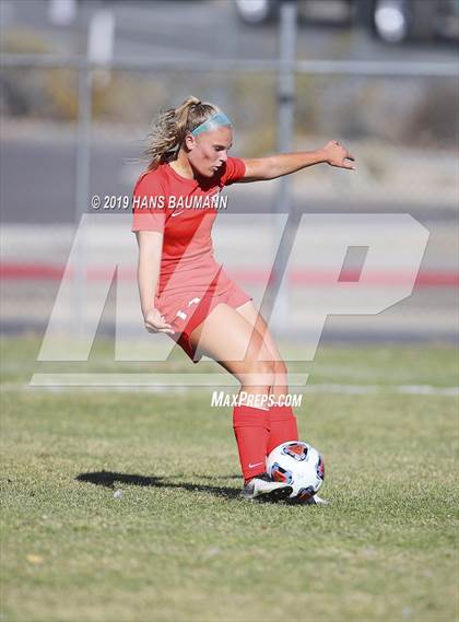 Thumbnail 2 in Truckee vs. Boulder City (NIAA 3A Semifinal) photogallery.