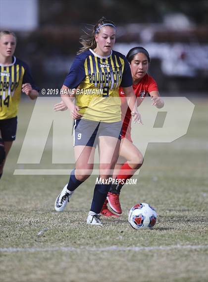 Thumbnail 2 in Truckee vs. Boulder City (NIAA 3A Semifinal) photogallery.