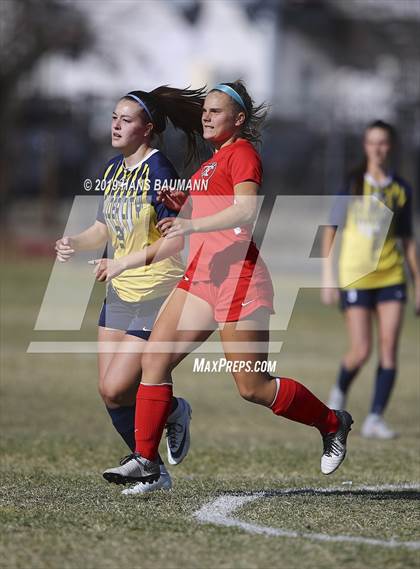 Thumbnail 2 in Truckee vs. Boulder City (NIAA 3A Semifinal) photogallery.