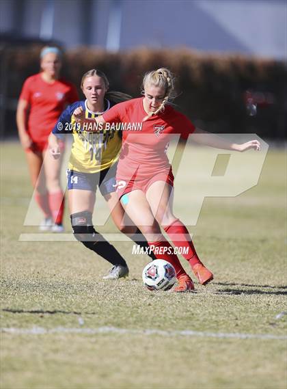 Thumbnail 2 in Truckee vs. Boulder City (NIAA 3A Semifinal) photogallery.