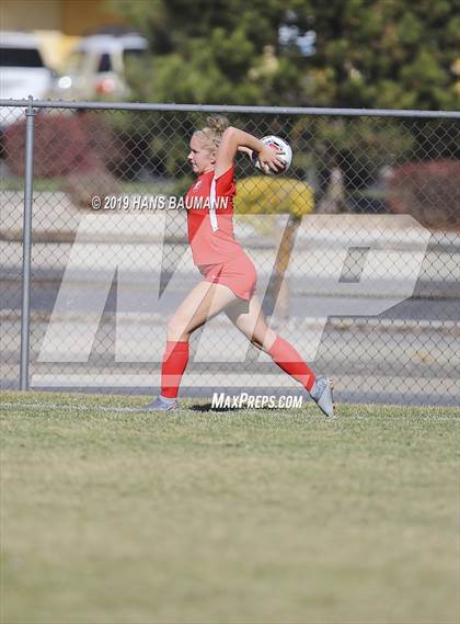 Thumbnail 2 in Truckee vs. Boulder City (NIAA 3A Semifinal) photogallery.