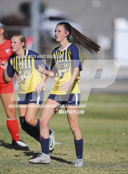 Thumbnail 2 in Truckee vs. Boulder City (NIAA 3A Semifinal) photogallery.
