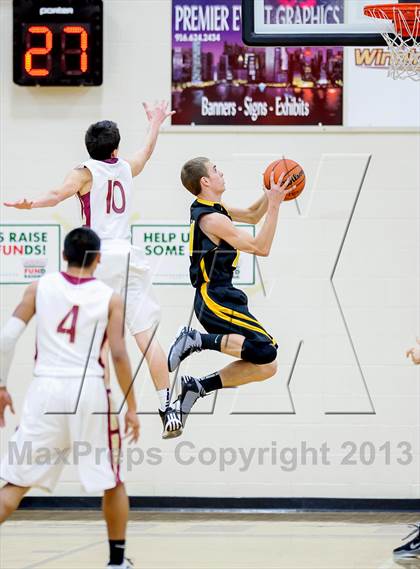 Thumbnail 1 in Del Oro vs Whitney (Whitney Christmas Classic) photogallery.