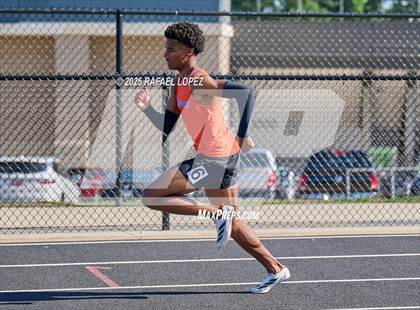 Thumbnail 1 in UIL 6A Track & Field Area 13&14 (400M) photogallery.