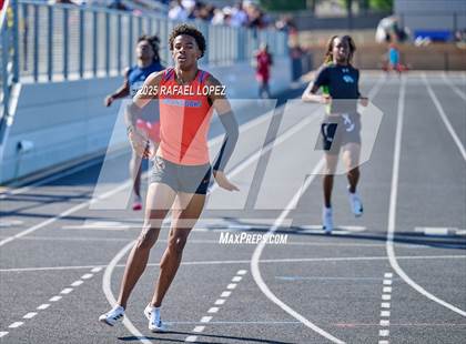 Thumbnail 1 in UIL 6A Track & Field Area 13&14 (400M) photogallery.
