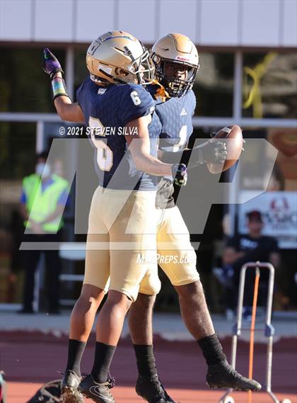 Thumbnail 3 in Mater Dei Catholic vs. Ramona (CIF SDS D3 Final) photogallery.