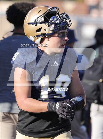 Thumbnail 2 in Mater Dei Catholic vs. Ramona (CIF SDS D3 Final) photogallery.