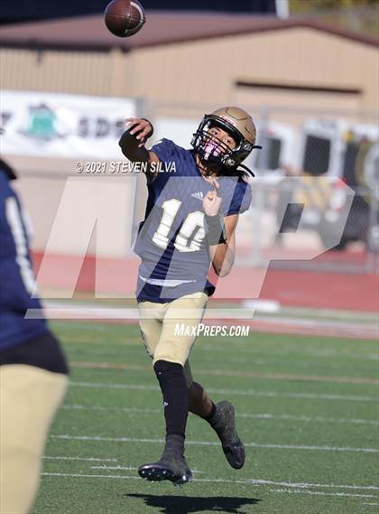 Thumbnail 2 in Mater Dei Catholic vs. Ramona (CIF SDS D3 Final) photogallery.