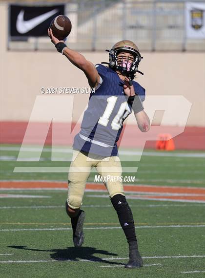 Thumbnail 3 in Mater Dei Catholic vs. Ramona (CIF SDS D3 Final) photogallery.