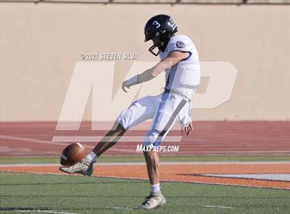 Thumbnail 3 in Mater Dei Catholic vs. Ramona (CIF SDS D3 Final) photogallery.