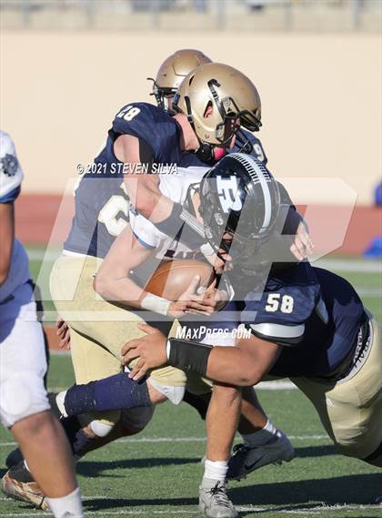 Thumbnail 3 in Mater Dei Catholic vs. Ramona (CIF SDS D3 Final) photogallery.